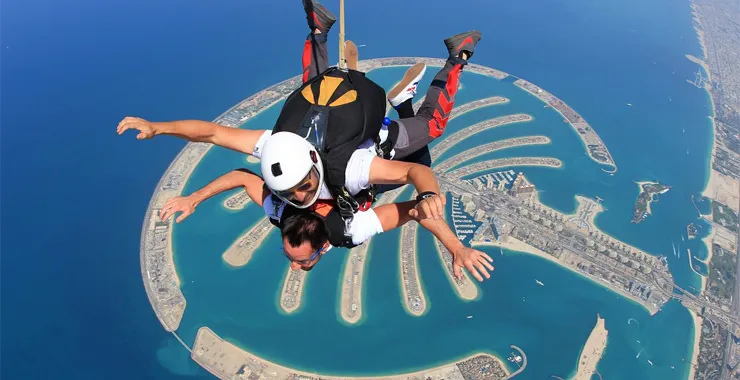 Прыжок с парашютом над Пальмой – Skydive Dubai